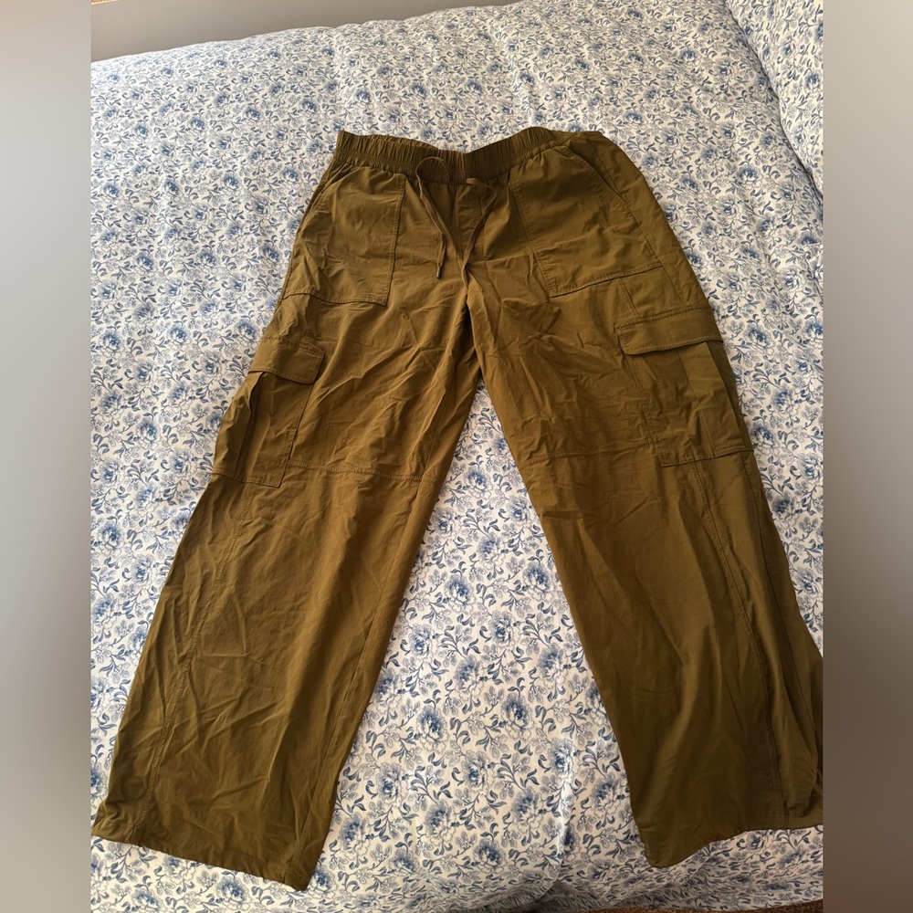 CALIA Women's Nyluxe Cinch Cargo Pant in Dark Khaki Olive, size XL - Picture 5 of 7